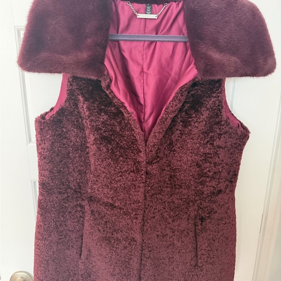 White House Black Market Comfy Plush Burgundy Faux Fur Vest - Picture 2 of 12